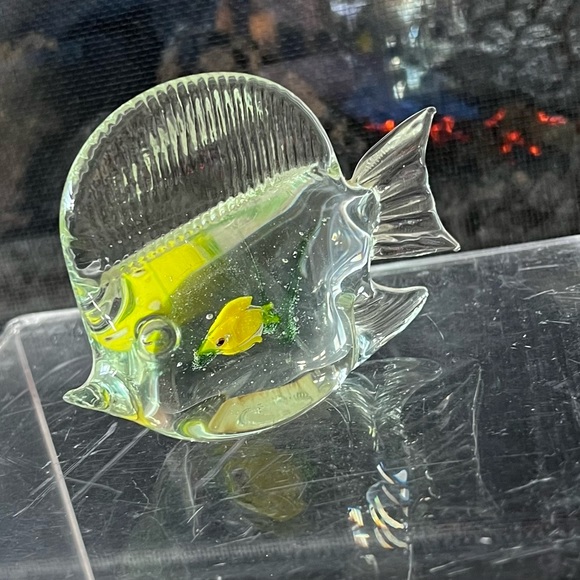 Blown Art Glass Vintage Bright Yellow Fish Figurine Paperweight - Picture 5 of 8